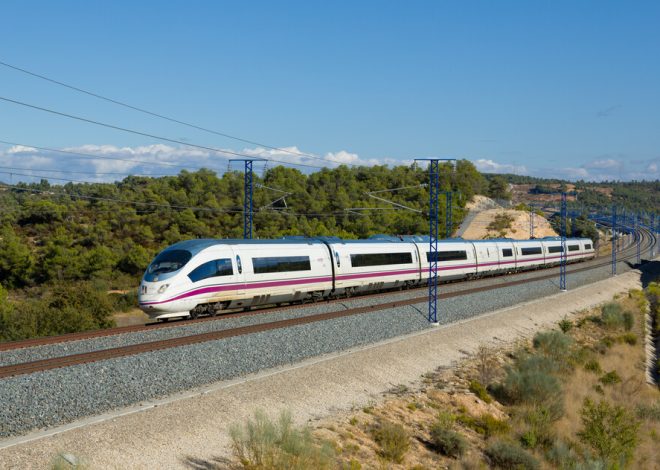 Vibraba tanto que «se salía el agua del váter». Renfe tiene un problema en Cataluña y el AVE de Lleida es solo el último ejemplo